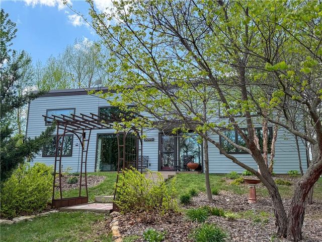 5095 Comanche Lane, Mclouth, KS 66054