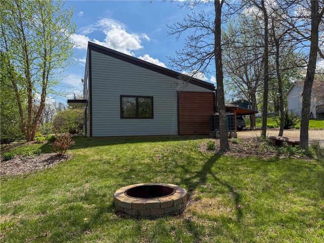 5095 Comanche Lane, Mclouth, KS 66054