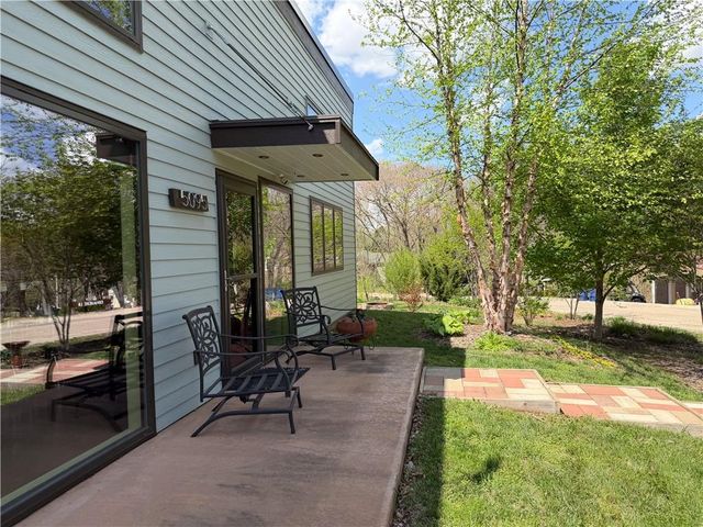 5095 Comanche Lane, Mclouth, KS 66054