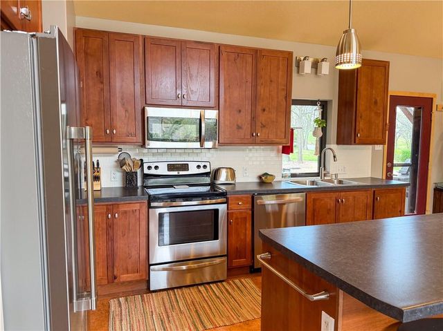5095 Comanche Lane, Mclouth, KS 66054