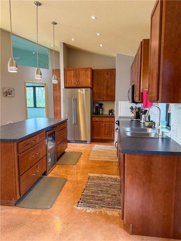 5095 Comanche Lane, Mclouth, KS 66054