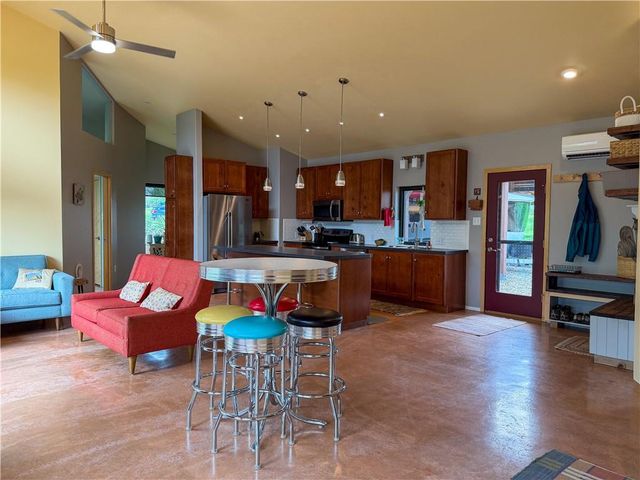 5095 Comanche Lane, Mclouth, KS 66054