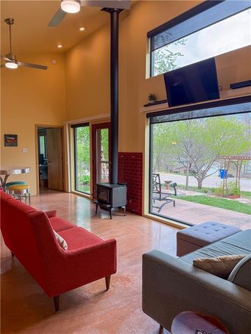 5095 Comanche Lane, Mclouth, KS 66054