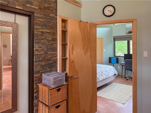 5095 Comanche Lane, Mclouth, KS 66054