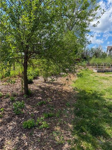 5095 Comanche Lane, Mclouth, KS 66054