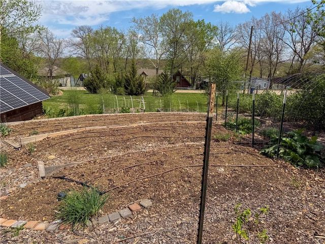5095 Comanche Lane, Mclouth, KS 66054