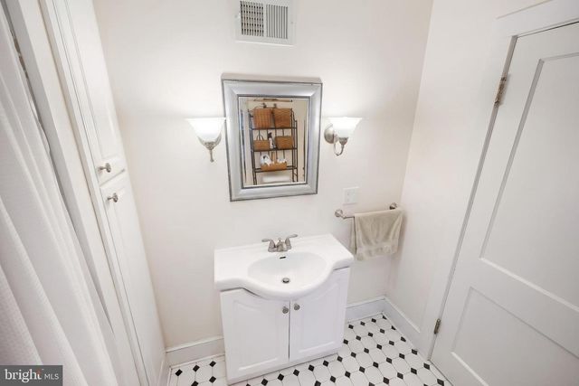 272 FREDERICK ST, Hanover, PA 17331