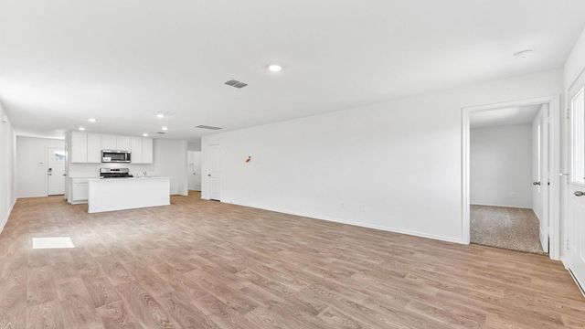 398 Ebbsfleet DR, Uhland, TX 78640