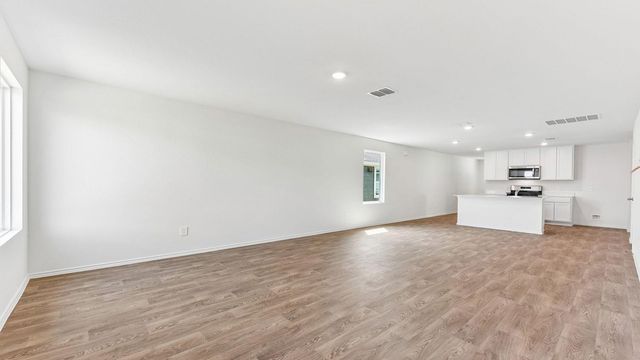 398 Ebbsfleet DR, Uhland, TX 78640