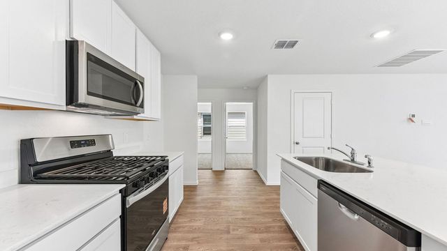 398 Ebbsfleet DR, Uhland, TX 78640