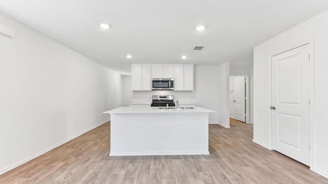 398 Ebbsfleet DR, Uhland, TX 78640