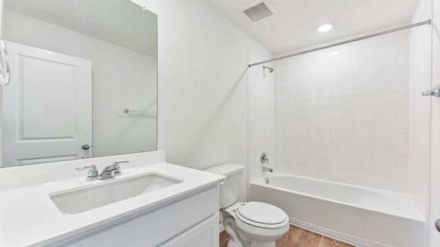 398 Ebbsfleet DR, Uhland, TX 78640