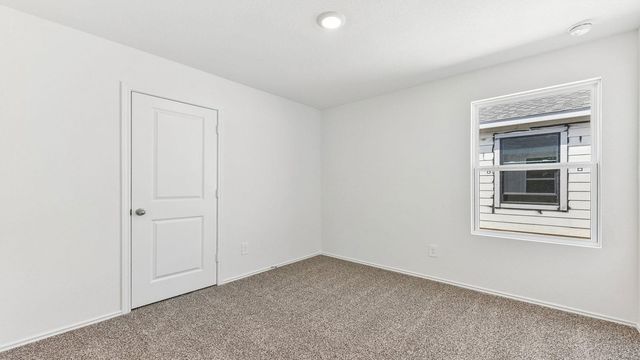 398 Ebbsfleet DR, Uhland, TX 78640