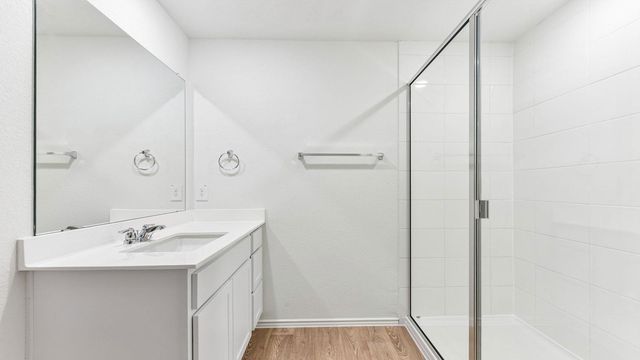 398 Ebbsfleet DR, Uhland, TX 78640