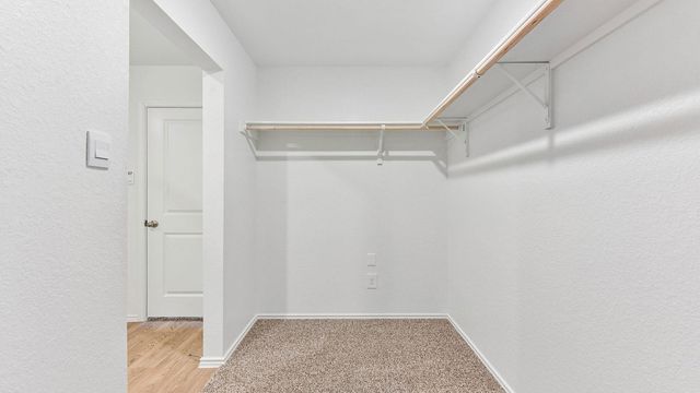 398 Ebbsfleet DR, Uhland, TX 78640