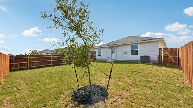 398 Ebbsfleet DR, Uhland, TX 78640