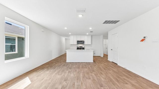 398 Ebbsfleet DR, Uhland, TX 78640