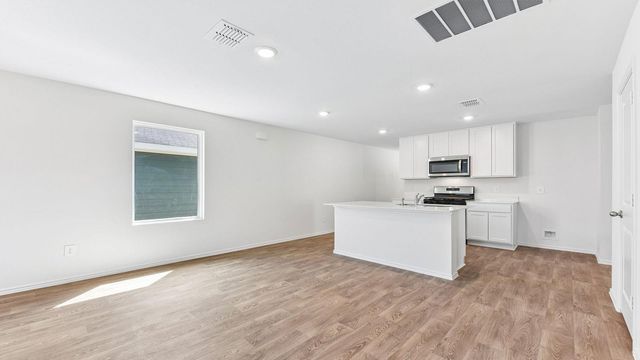 398 Ebbsfleet DR, Uhland, TX 78640