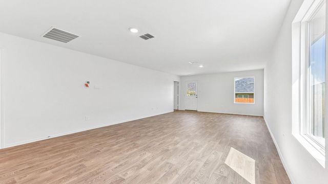 398 Ebbsfleet DR, Uhland, TX 78640