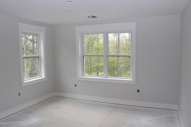 30 Mendon St, Upton, MA 01568