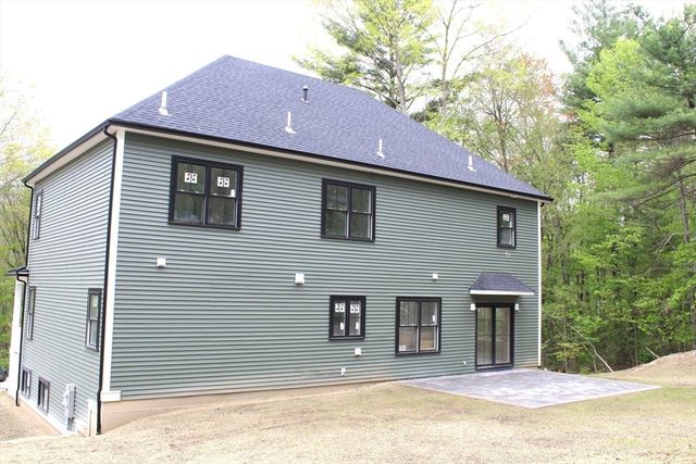30 Mendon St, Upton, MA 01568