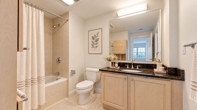 121 Centre St 203, Brookline, MA 02446