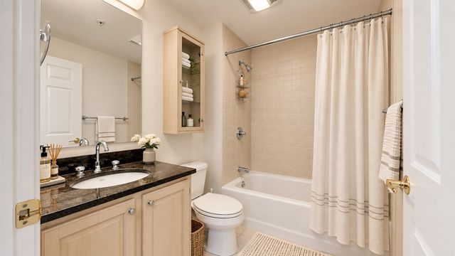 121 Centre St 203, Brookline, MA 02446