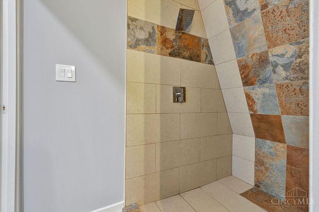 919 Sunset Avenue, Cincinnati, OH 45205