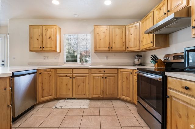 668 E CLEARWATER DR, Layton, UT 84041