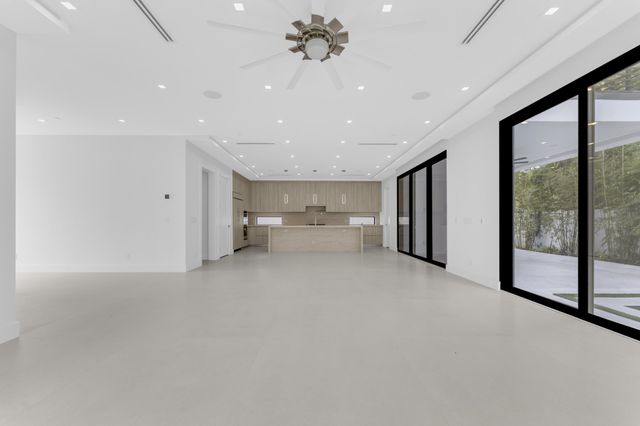 913 Denery Lane, Delray Beach, FL 33483