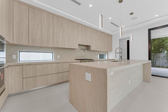 913 Denery Lane, Delray Beach, FL 33483