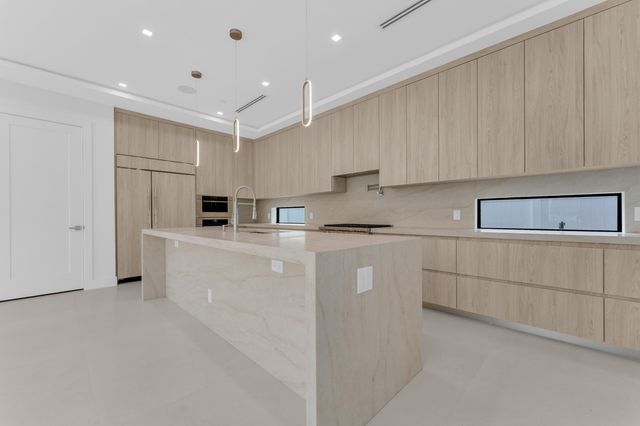 913 Denery Lane, Delray Beach, FL 33483