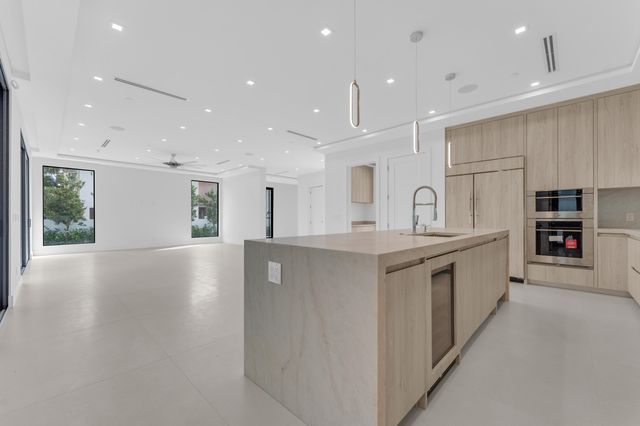 913 Denery Lane, Delray Beach, FL 33483