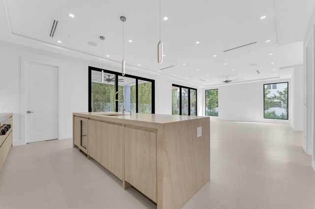 913 Denery Lane, Delray Beach, FL 33483