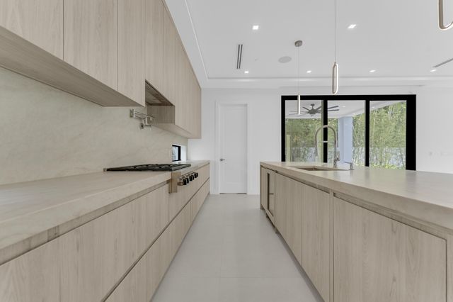 913 Denery Lane, Delray Beach, FL 33483