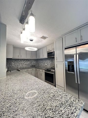 218 La Fonda Drive, Houston, TX 77060