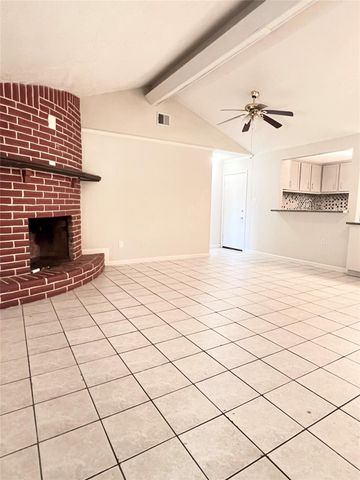 218 La Fonda Drive, Houston, TX 77060