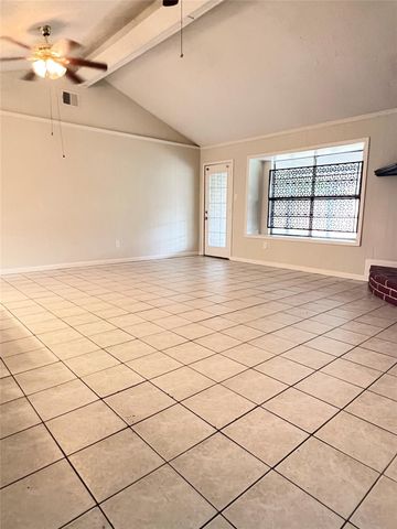 218 La Fonda Drive, Houston, TX 77060