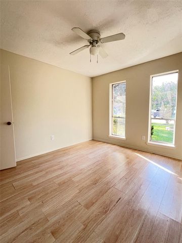 218 La Fonda Drive, Houston, TX 77060