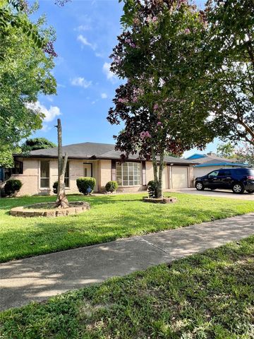 218 La Fonda Drive, Houston, TX 77060