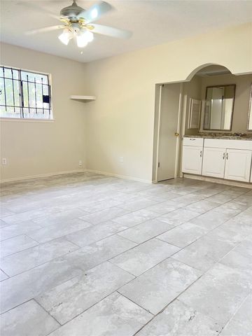 218 La Fonda Drive, Houston, TX 77060