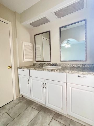 218 La Fonda Drive, Houston, TX 77060
