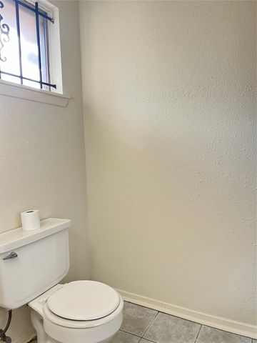 218 La Fonda Drive, Houston, TX 77060