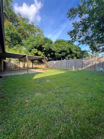 218 La Fonda Drive, Houston, TX 77060
