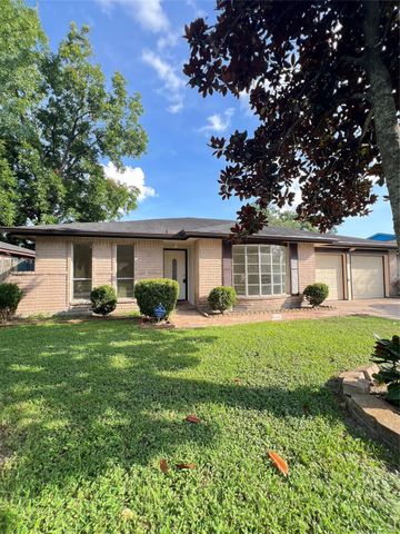218 La Fonda Drive, Houston, TX 77060