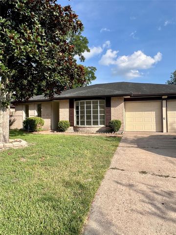 218 La Fonda Drive, Houston, TX 77060