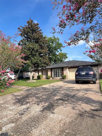 218 La Fonda Drive, Houston, TX 77060