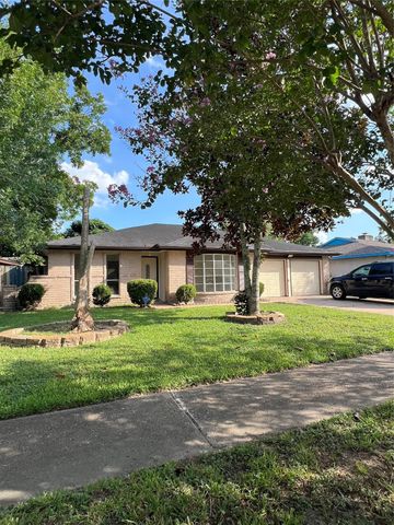218 La Fonda Drive, Houston, TX 77060