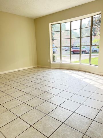 218 La Fonda Drive, Houston, TX 77060
