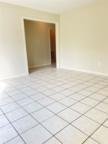 218 La Fonda Drive, Houston, TX 77060